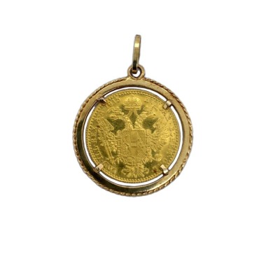 A GOLD COIN SET PENDANT