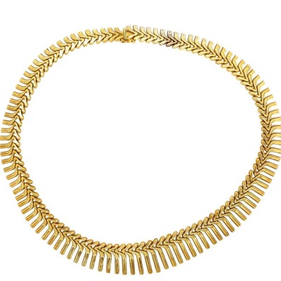 A GOLD NECKLACE