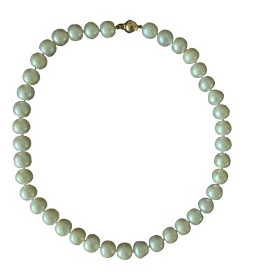 A FRESHWATER PEARL NECKLACE