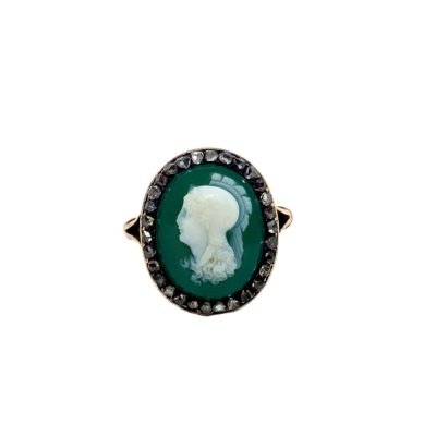 AN ANTIQUE CAMEO AND DIAMOND RING