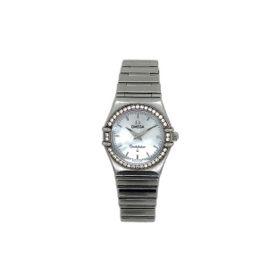 A LADY’S OMEGA CONSTELLATION WRISTWATCH