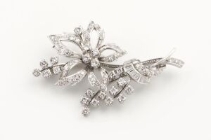 A DIAMOND BROOCH