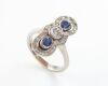 A SAPPHIRE AND DIAMOND PLAQUE RING - 3